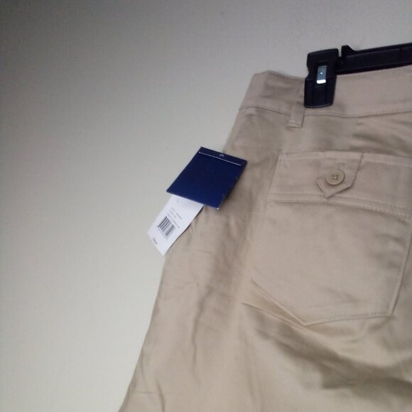 Villager Liz Claiborne Shorts Women 6 Casual Chino Roll Hem Tan - Picture 12 of 14